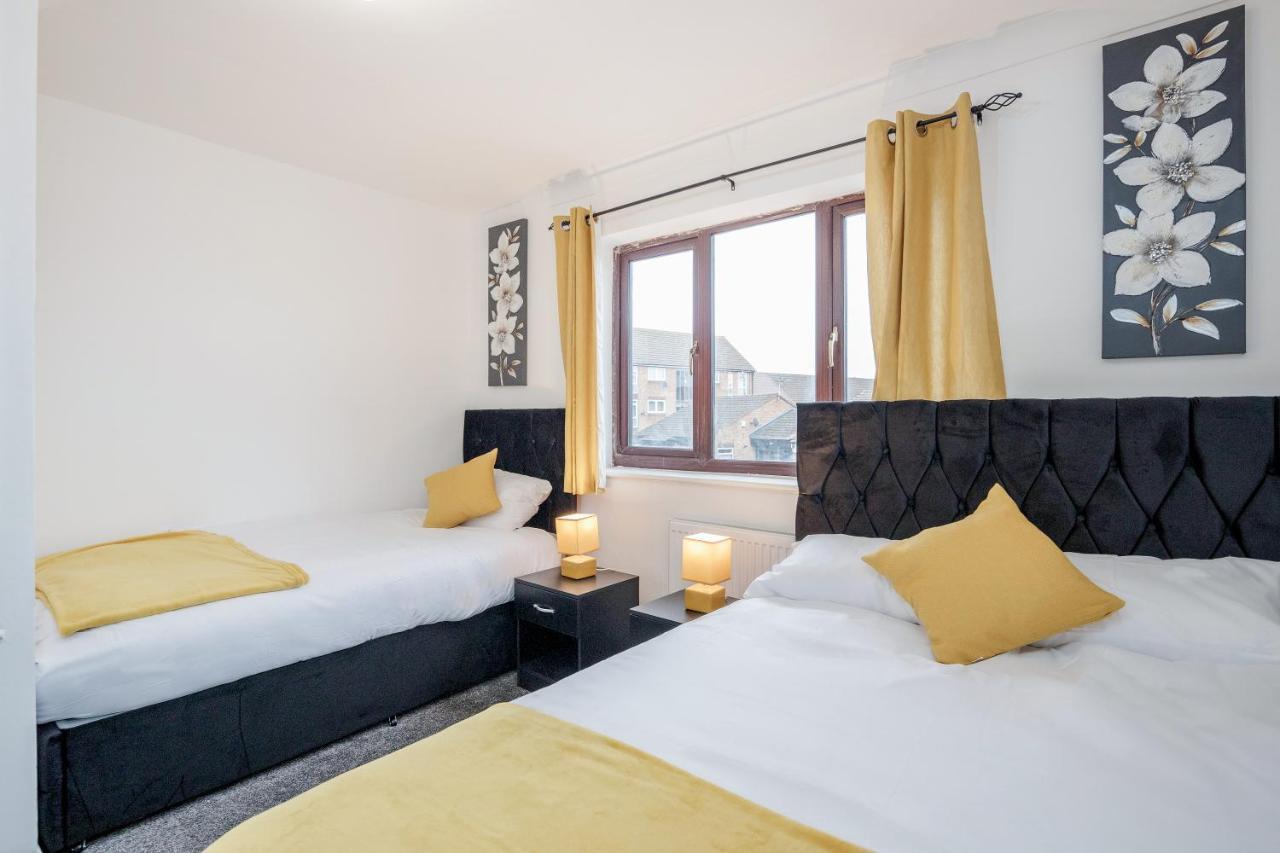 Lovely House In Dagenham / Barking With Free Parking, Wifi & Garden Exteriér fotografie