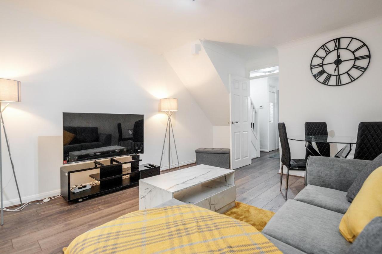 Lovely House In Dagenham / Barking With Free Parking, Wifi & Garden Exteriér fotografie