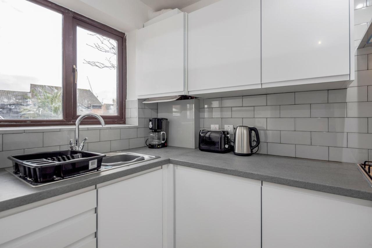 Lovely House In Dagenham / Barking With Free Parking, Wifi & Garden Exteriér fotografie