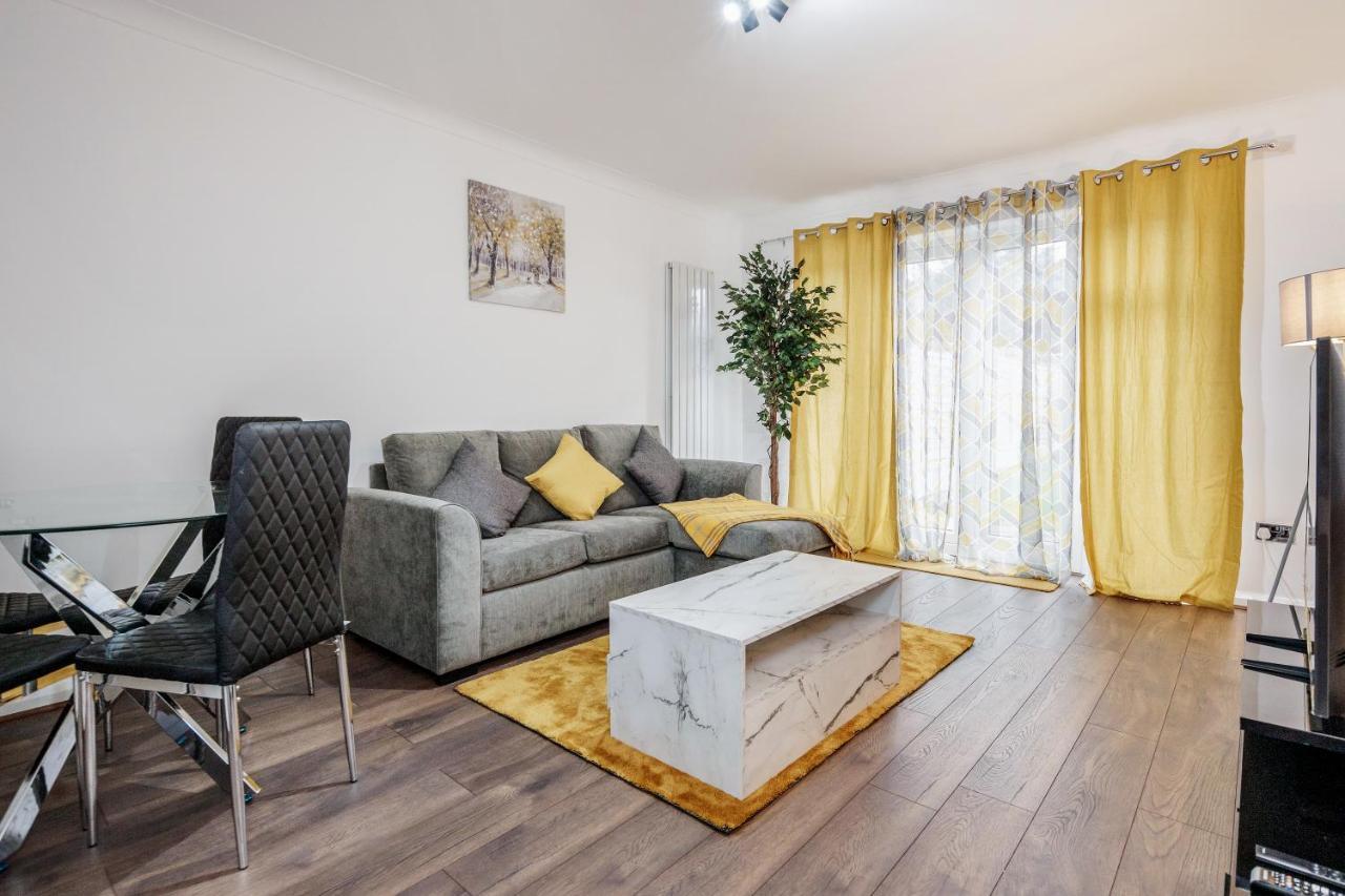 Lovely House In Dagenham / Barking With Free Parking, Wifi & Garden Exteriér fotografie