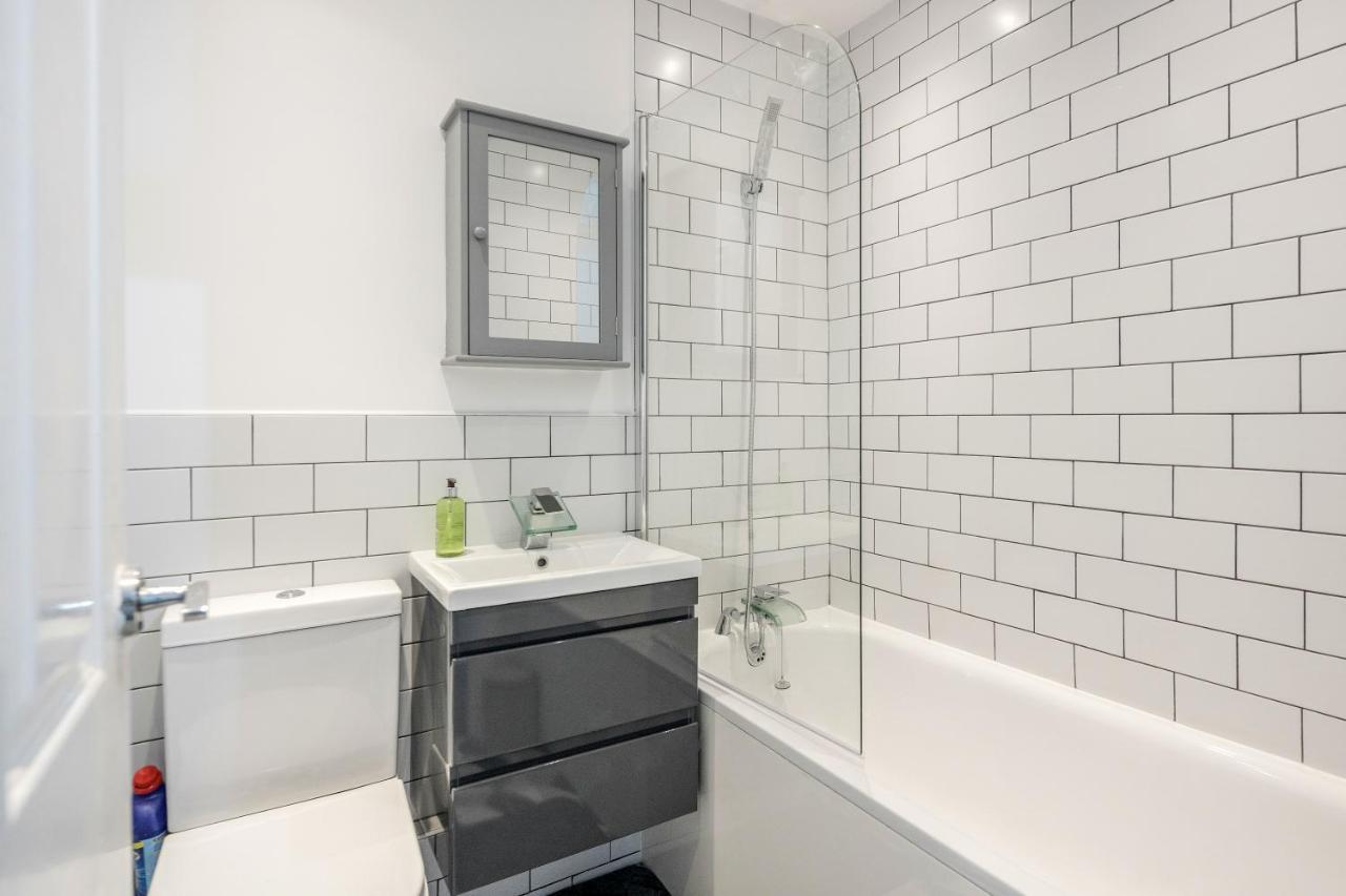 Lovely House In Dagenham / Barking With Free Parking, Wifi & Garden Exteriér fotografie