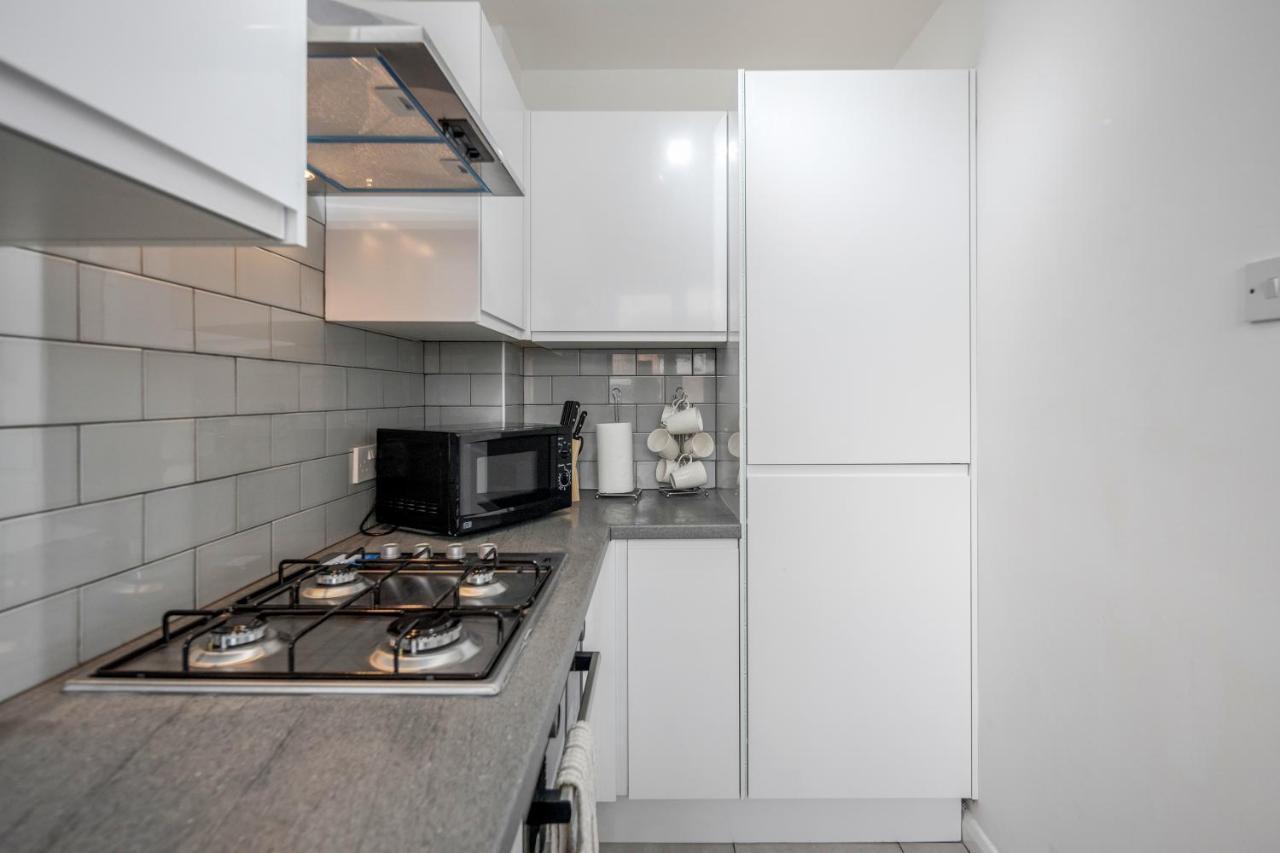 Lovely House In Dagenham / Barking With Free Parking, Wifi & Garden Exteriér fotografie
