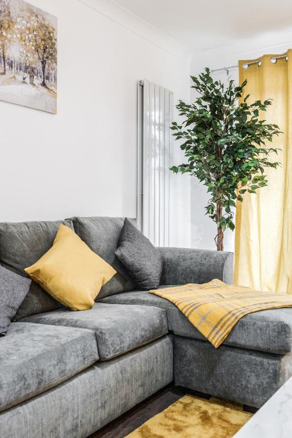 Lovely House In Dagenham / Barking With Free Parking, Wifi & Garden Exteriér fotografie