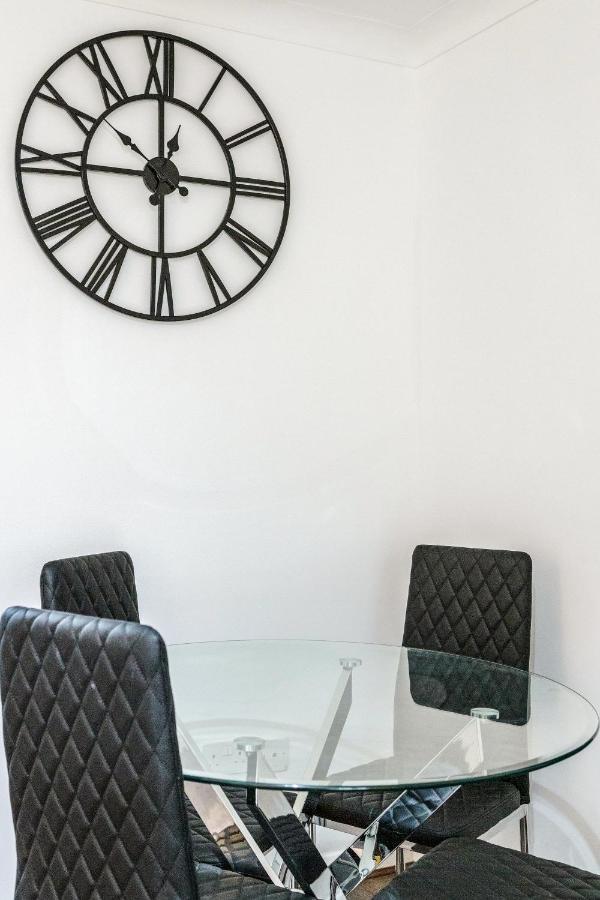 Lovely House In Dagenham / Barking With Free Parking, Wifi & Garden Exteriér fotografie