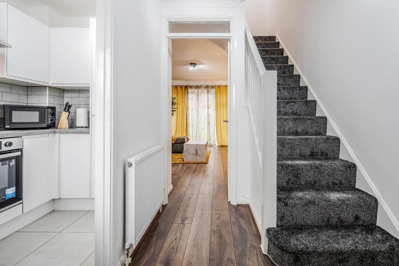 Lovely House In Dagenham / Barking With Free Parking, Wifi & Garden Exteriér fotografie