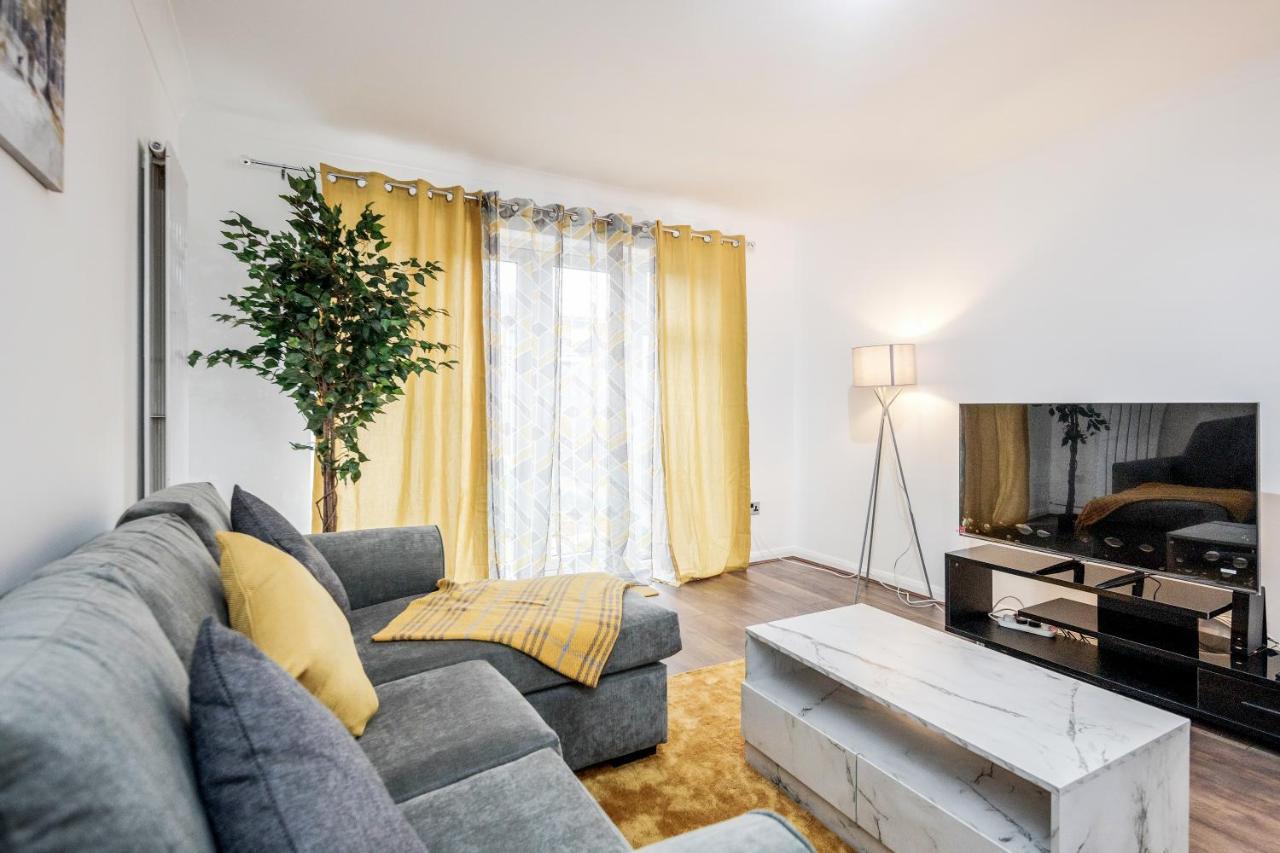 Lovely House In Dagenham / Barking With Free Parking, Wifi & Garden Exteriér fotografie