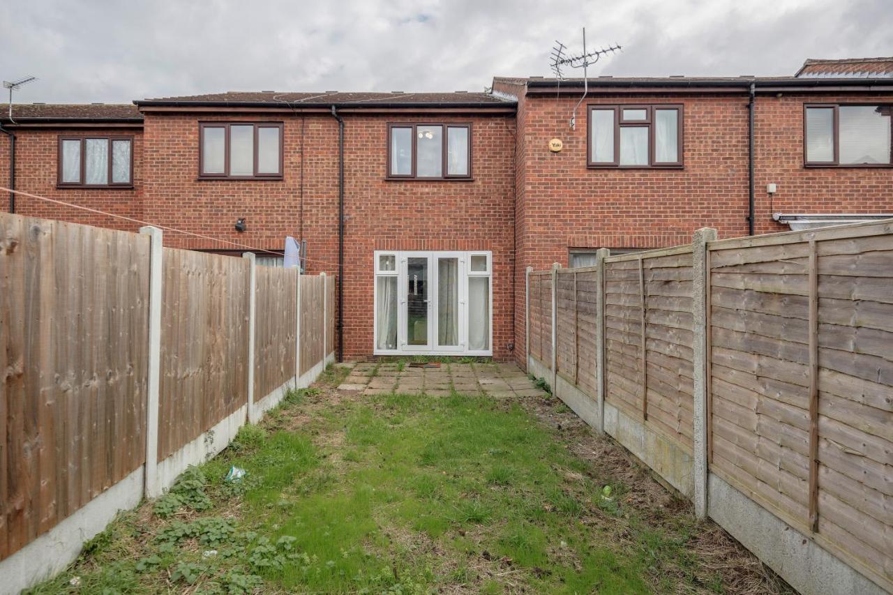 Lovely House In Dagenham / Barking With Free Parking, Wifi & Garden Exteriér fotografie