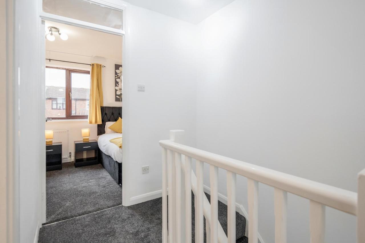 Lovely House In Dagenham / Barking With Free Parking, Wifi & Garden Exteriér fotografie
