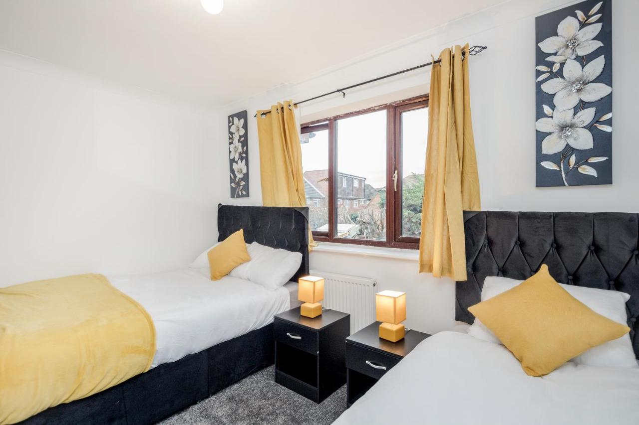Lovely House In Dagenham / Barking With Free Parking, Wifi & Garden Exteriér fotografie