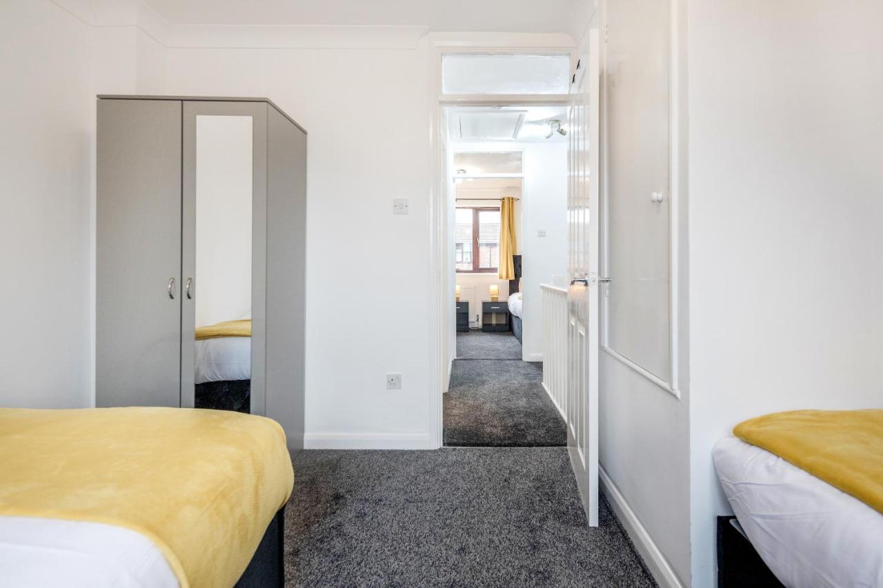 Lovely House In Dagenham / Barking With Free Parking, Wifi & Garden Exteriér fotografie