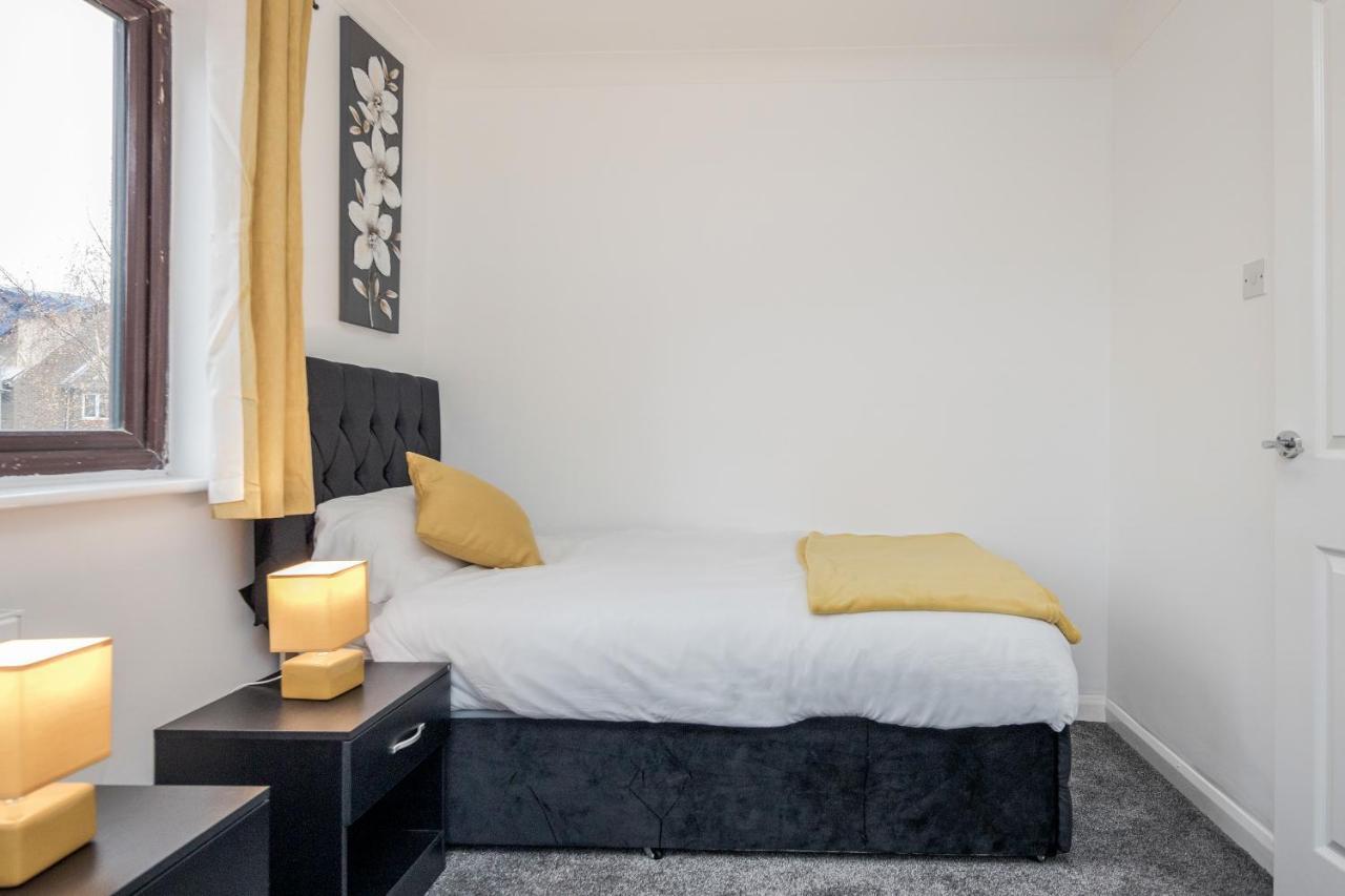 Lovely House In Dagenham / Barking With Free Parking, Wifi & Garden Exteriér fotografie