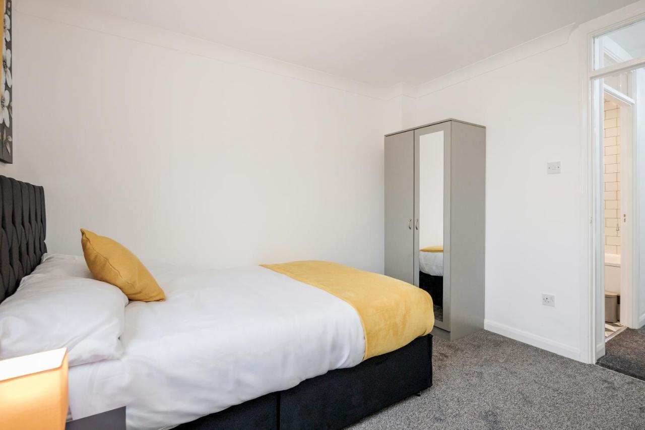 Lovely House In Dagenham / Barking With Free Parking, Wifi & Garden Exteriér fotografie