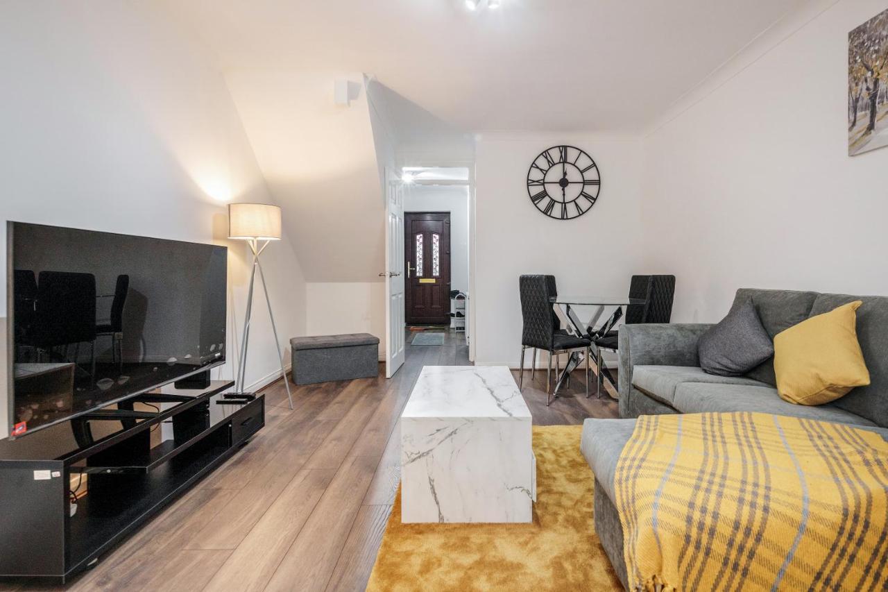 Lovely House In Dagenham / Barking With Free Parking, Wifi & Garden Exteriér fotografie